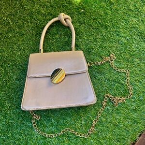 Elegant Nude Handbag with Gold Chain